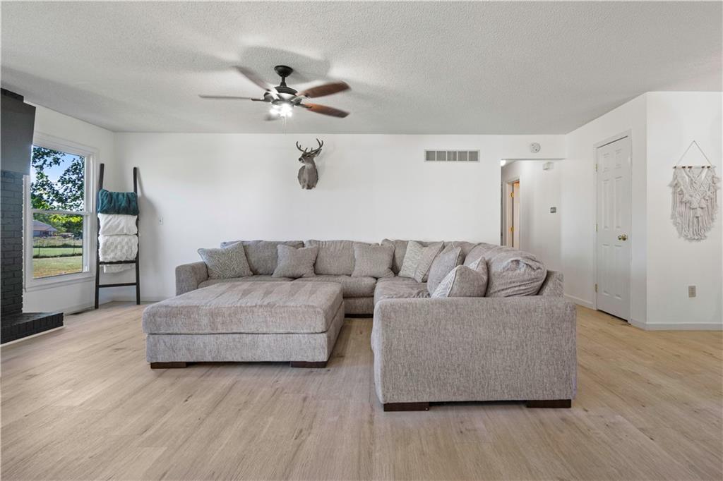 28431 Woodland Road Paola, KS 66071 - Photo 12 of 64