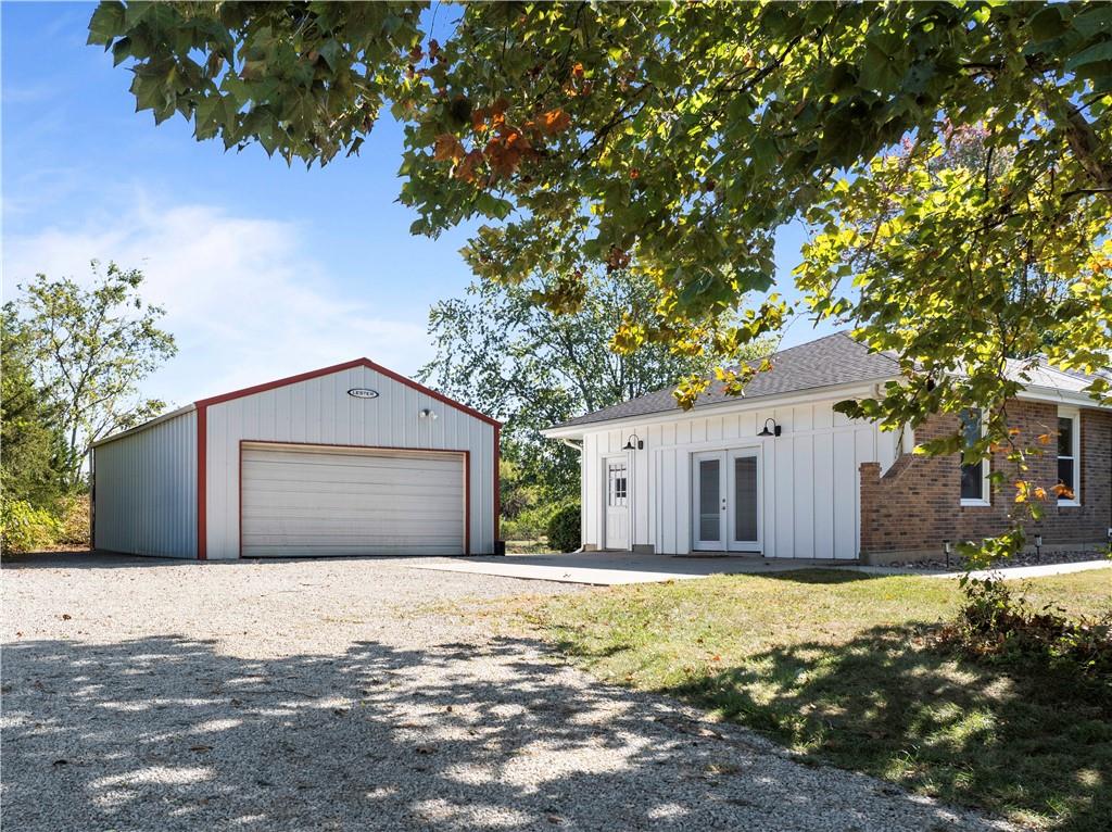 28431 Woodland Road Paola, KS 66071 - Photo 4 of 64