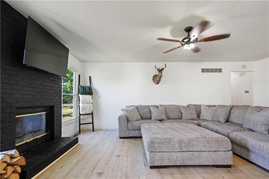 28431 Woodland Road Paola, KS 66071 - Photo 9 of 64