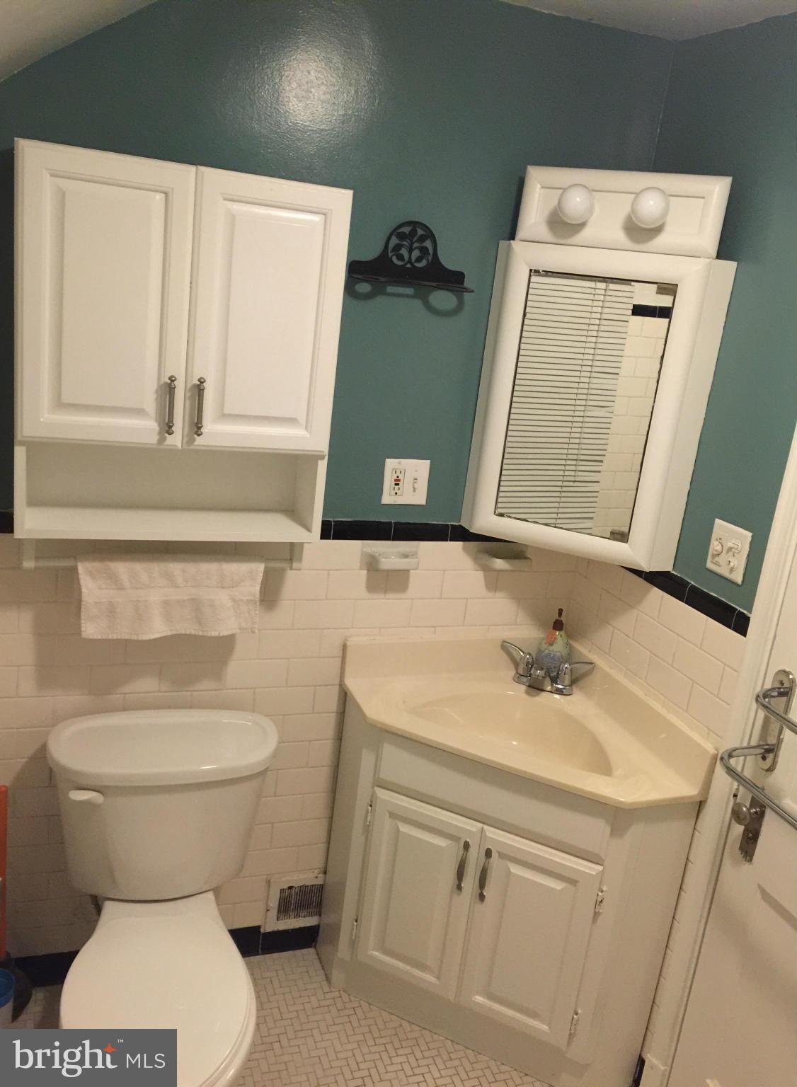 924 Adana Road Baltimore, MD 21208 - Photo 13 of 25 Upper Level full bath