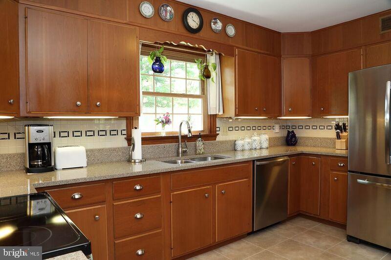 2740 Old Orchard Road Lancaster, PA 17601 - Photo 7 of 27