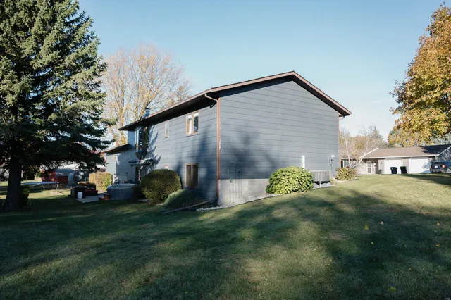 $286,000 | 220 Christina Street, Fairmont, MN 56031