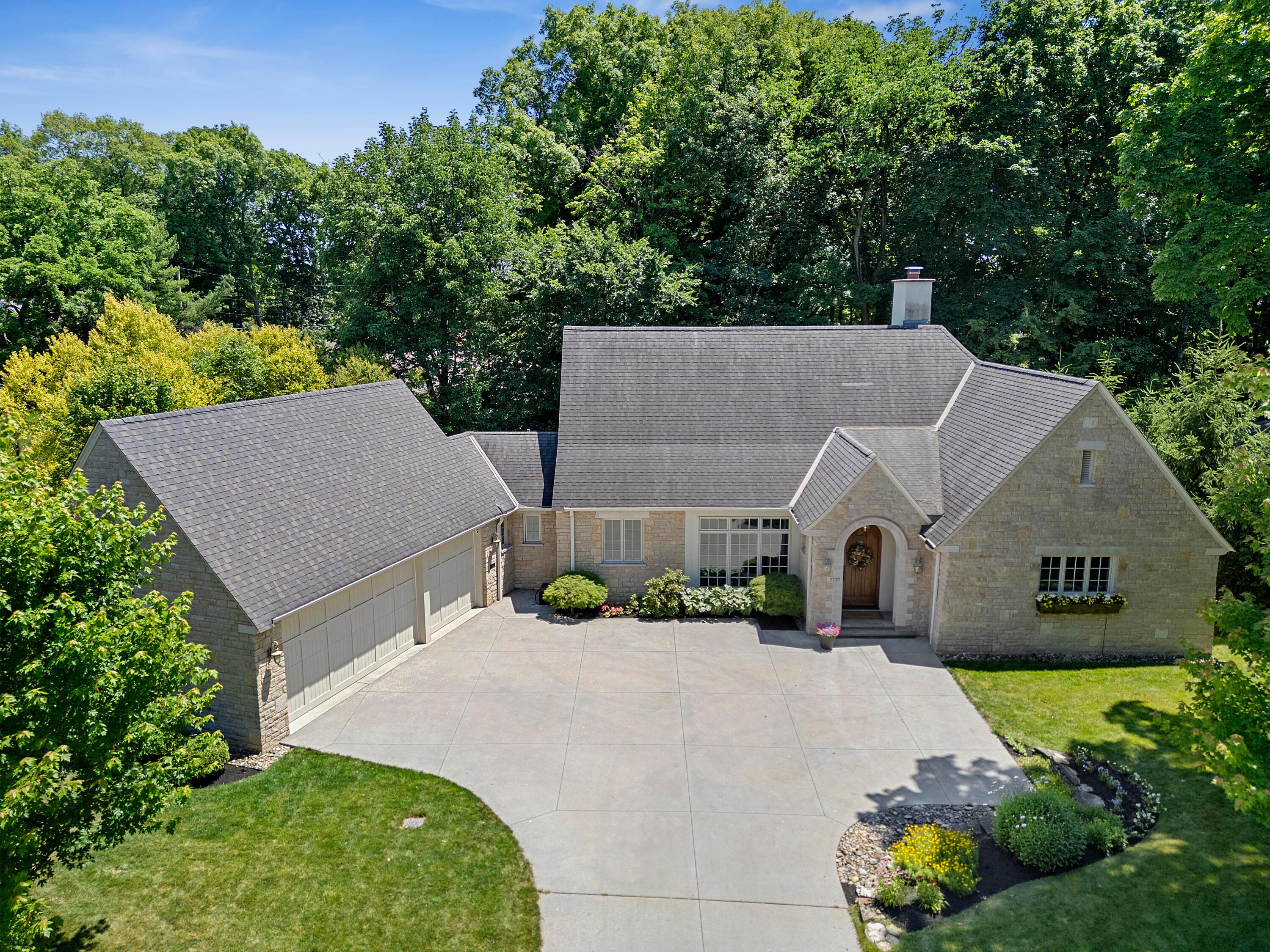 A 2013 new build Mike Matrka home at the end of Edington Road in Canterbury!