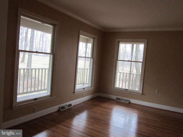 1143 Apple Pie Ridge Road Winchester, VA 22603 - Photo 5 of 18 Living Room