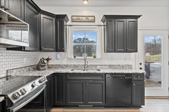 $400,000 | 1211 North Charlotte Street, Dickson, TN 37055