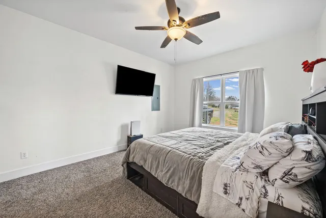 $400,000 | 1211 North Charlotte Street, Dickson, TN 37055