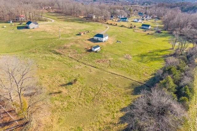 $400,000 | 1211 North Charlotte Street, Dickson, TN 37055