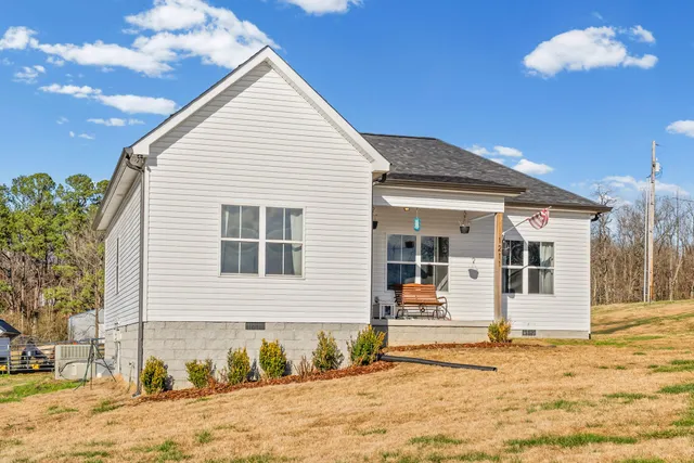 $400,000 | 1211 North Charlotte Street, Dickson, TN 37055