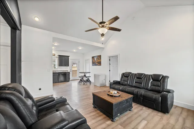 $400,000 | 1211 North Charlotte Street, Dickson, TN 37055