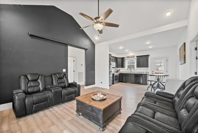 $400,000 | 1211 North Charlotte Street, Dickson, TN 37055