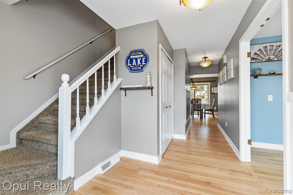 4748 Ravinewood Drive Commerce Township, MI 48382 - Photo 5 of 49 Gallery Image 5
