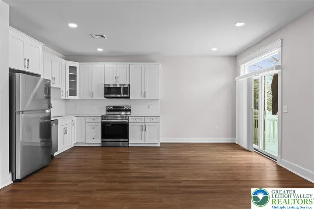 $2,500 | 1674 Best Place, Bethlehem, PA 18017