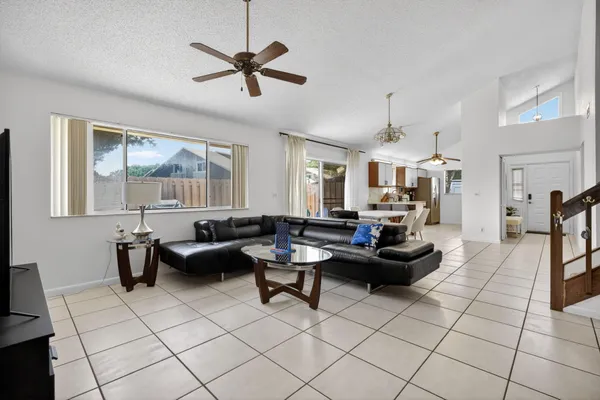 $450,000 | 102 Maplecrest Circle, Jupiter, FL 33458