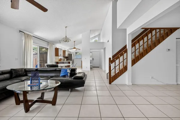 $450,000 | 102 Maplecrest Circle, Jupiter, FL 33458