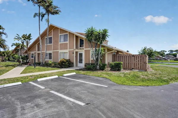 $450,000 | 102 Maplecrest Circle, Jupiter, FL 33458