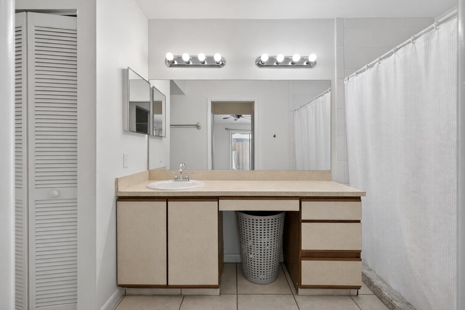 102 Maplecrest Circle Jupiter, FL 33458 - Photo 21 of 39 primary bath