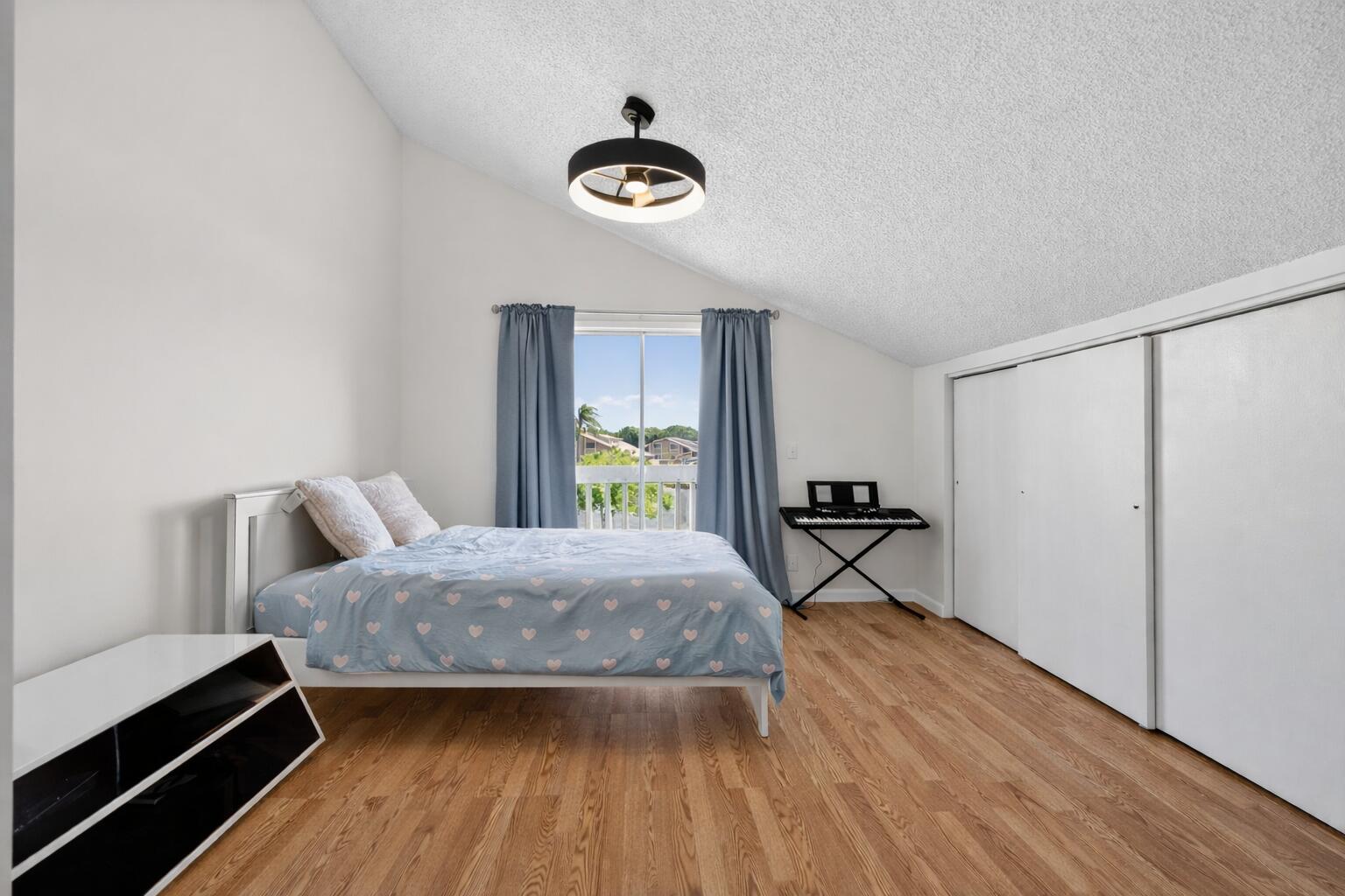 102 Maplecrest Circle Jupiter, FL 33458 - Photo 25 of 39 3rd bedroom