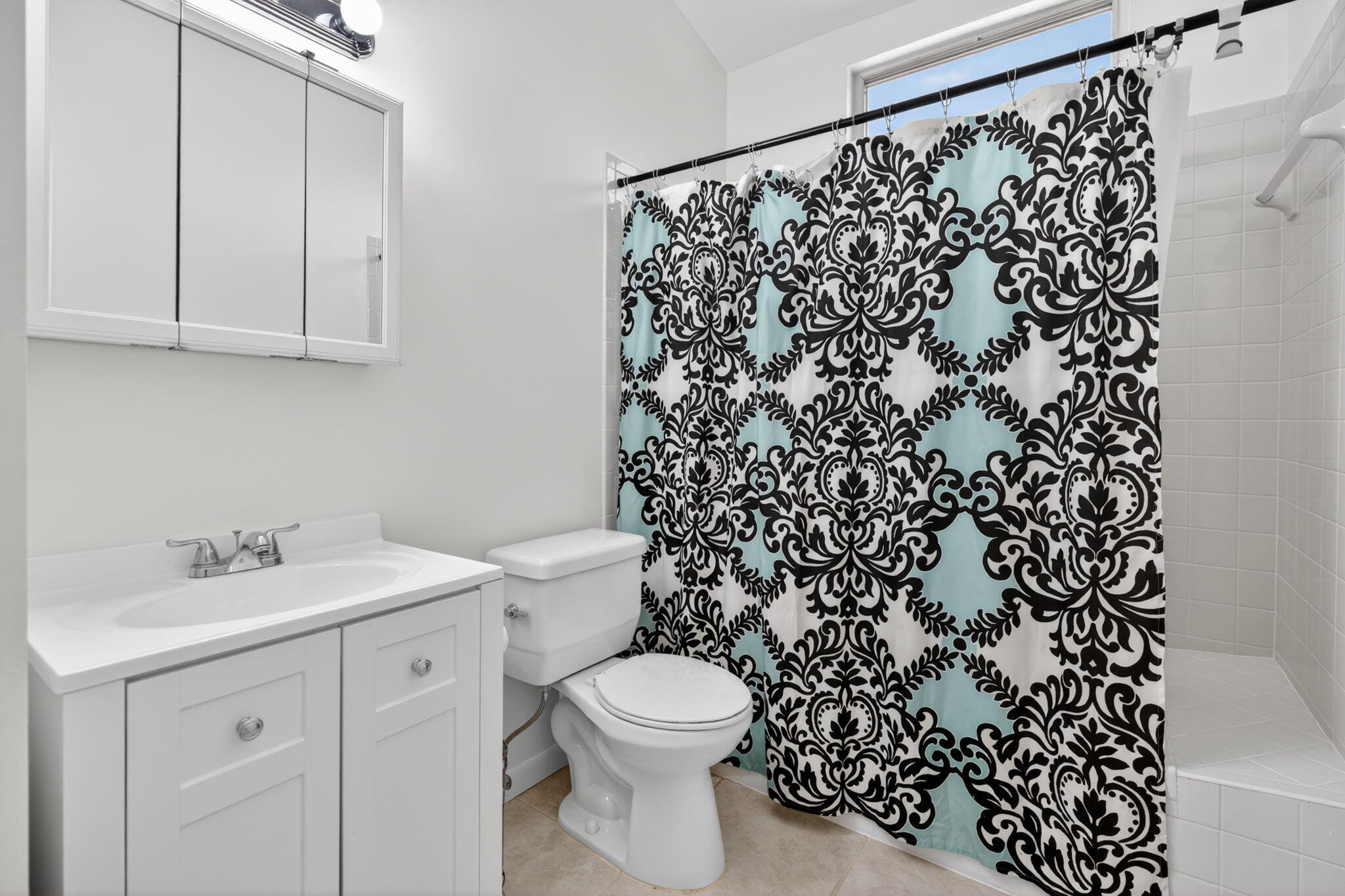 102 Maplecrest Circle Jupiter, FL 33458 - Photo 29 of 39 3rd full bath