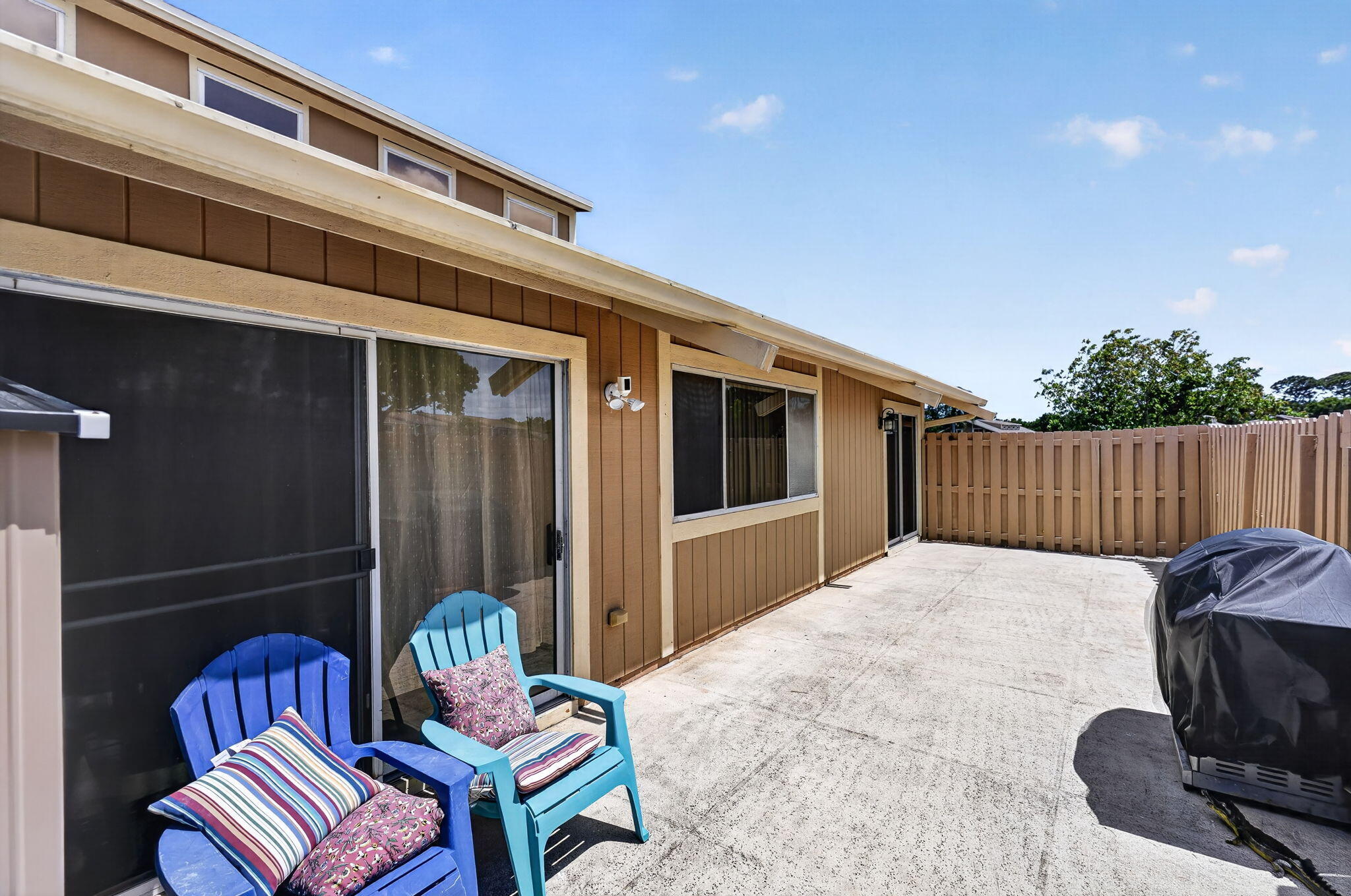 102 Maplecrest Circle Jupiter, FL 33458 - Photo 30 of 39 fenced patio from great room
