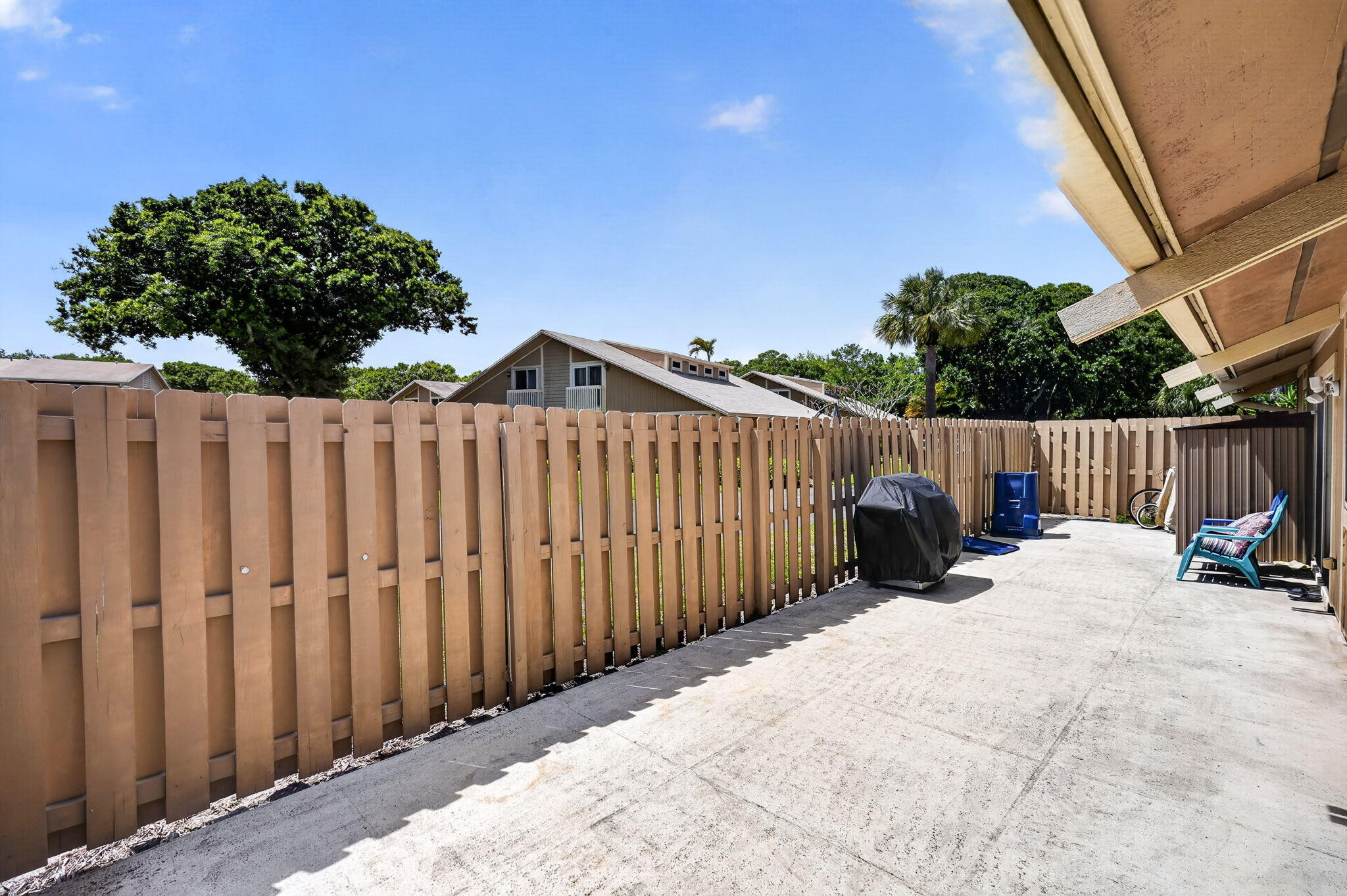 102 Maplecrest Circle Jupiter, FL 33458 - Photo 31 of 39 fenced patio from great room