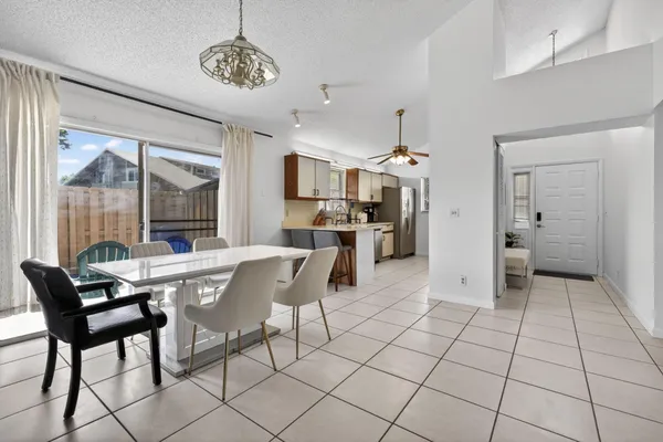 $450,000 | 102 Maplecrest Circle, Jupiter, FL 33458