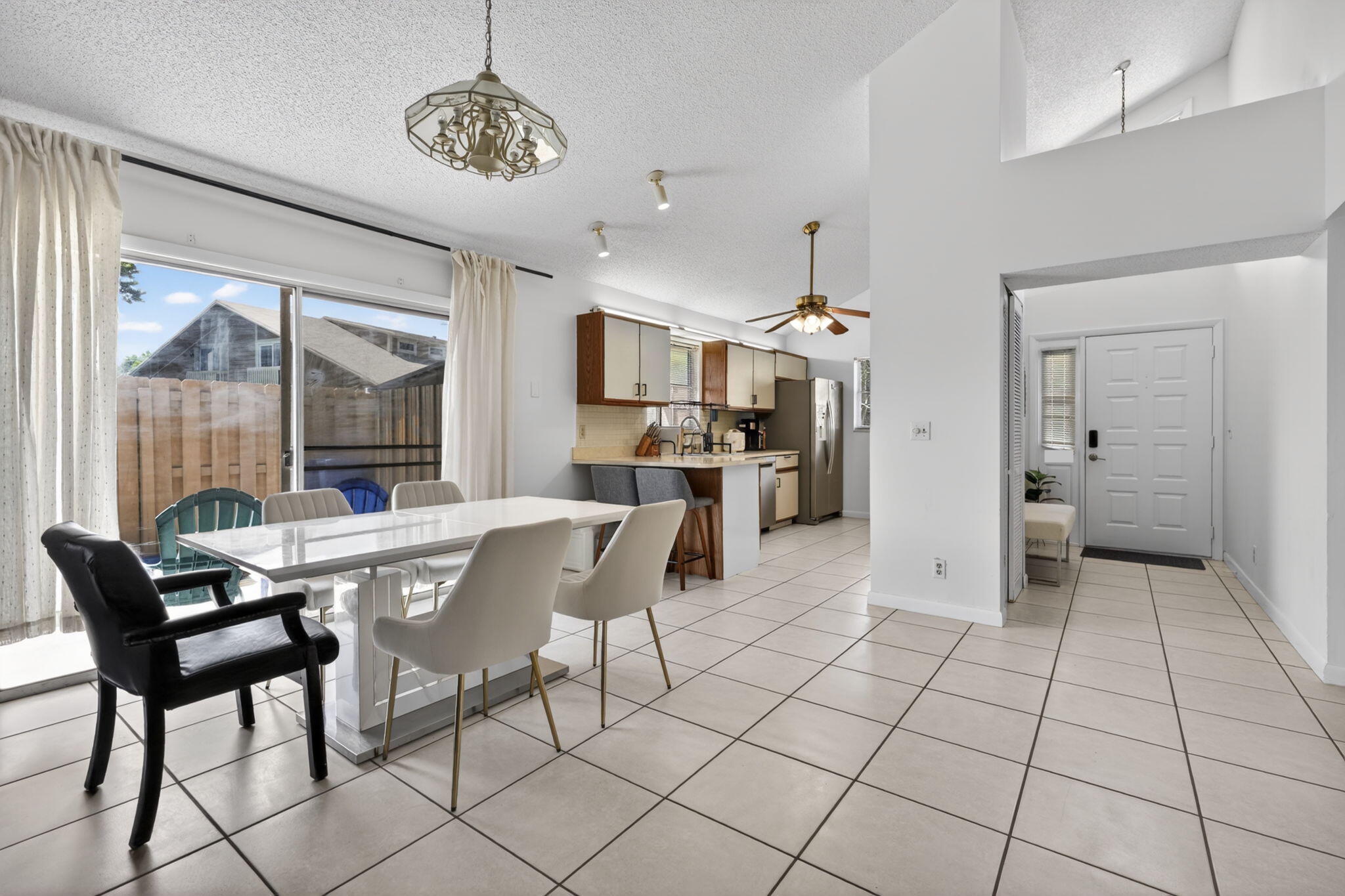 102 Maplecrest Circle Jupiter, FL 33458 - Photo 4 of 39 great room