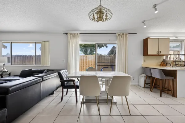 $450,000 | 102 Maplecrest Circle, Jupiter, FL 33458