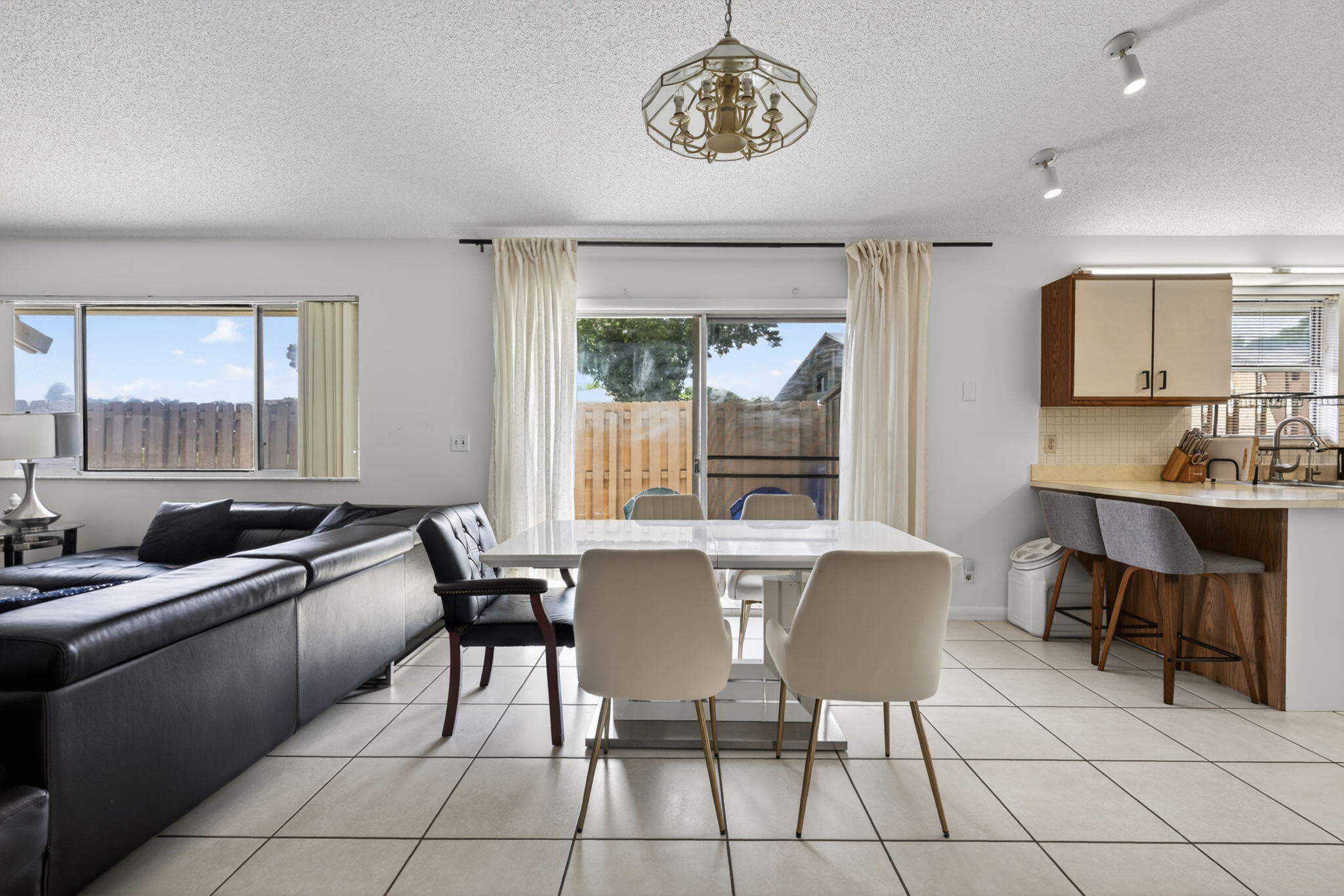 102 Maplecrest Circle Jupiter, FL 33458 - Photo 5 of 39 great room