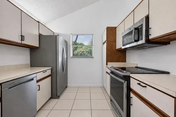 $450,000 | 102 Maplecrest Circle, Jupiter, FL 33458
