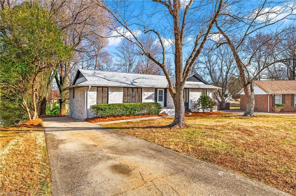 2204 Dulaire Road Greensboro, NC 27407 - Photo 3 of 45