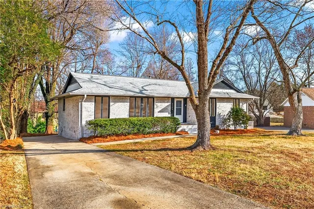 $279,000 | 2204 Dulaire Road, Greensboro, NC 27407