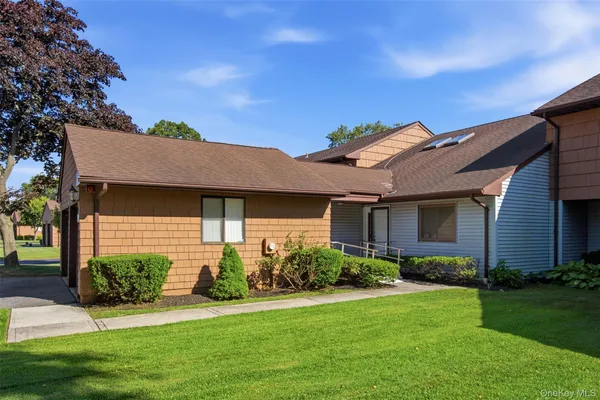 $629,000 | 128 Scarlett Way, Commack, NY 11725