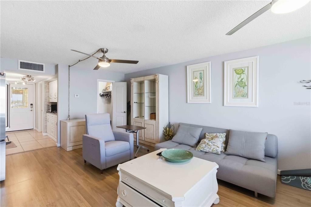 4750 Cove Circle, Unit 706 St. Petersburg, FL 33708 - Photo 6 of 31