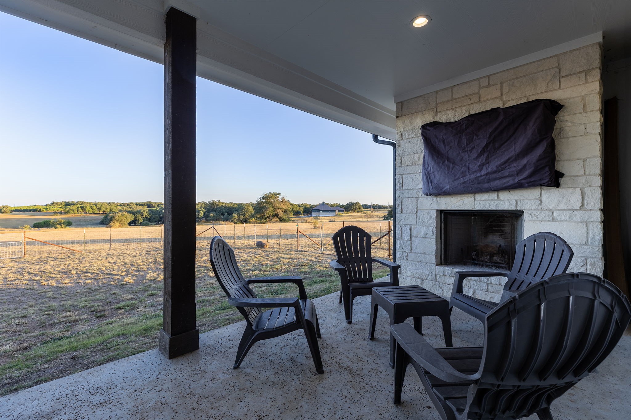 345 Judge's Road Burnet, TX 78611 - Photo 36 of 40 a view of a chairs and table in the patio