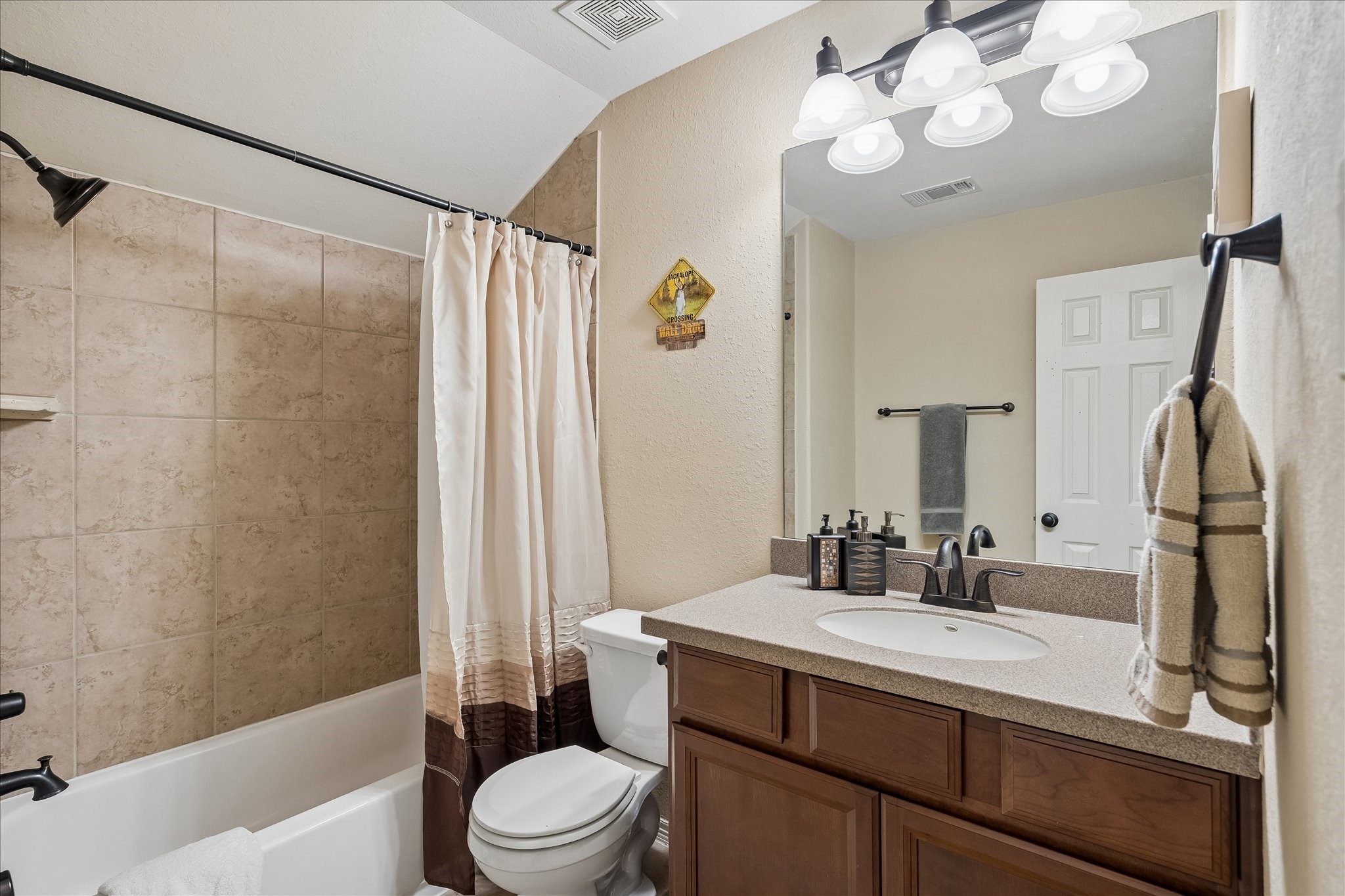622 West Fork Webster, TX 77598 - Photo 25 of 36 Additional full bath space upstairs adds convenience for daily routines. Yes that's THREE full bathrooms