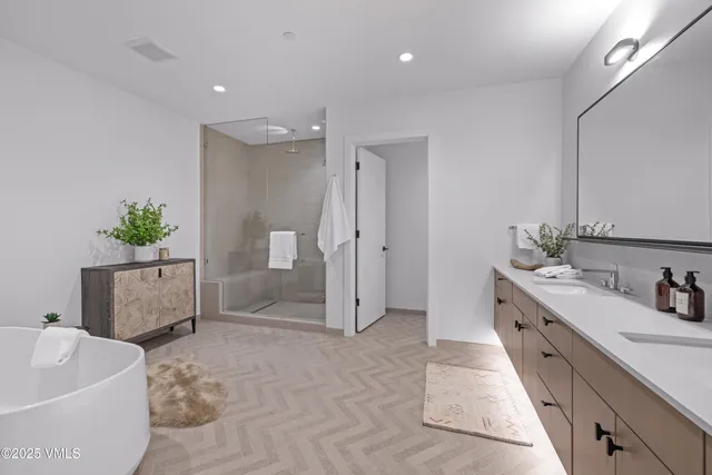 $3,100,000 | 38460 Hwy 6 Avon Co 81620, Unit 419, Avon, CO 81620