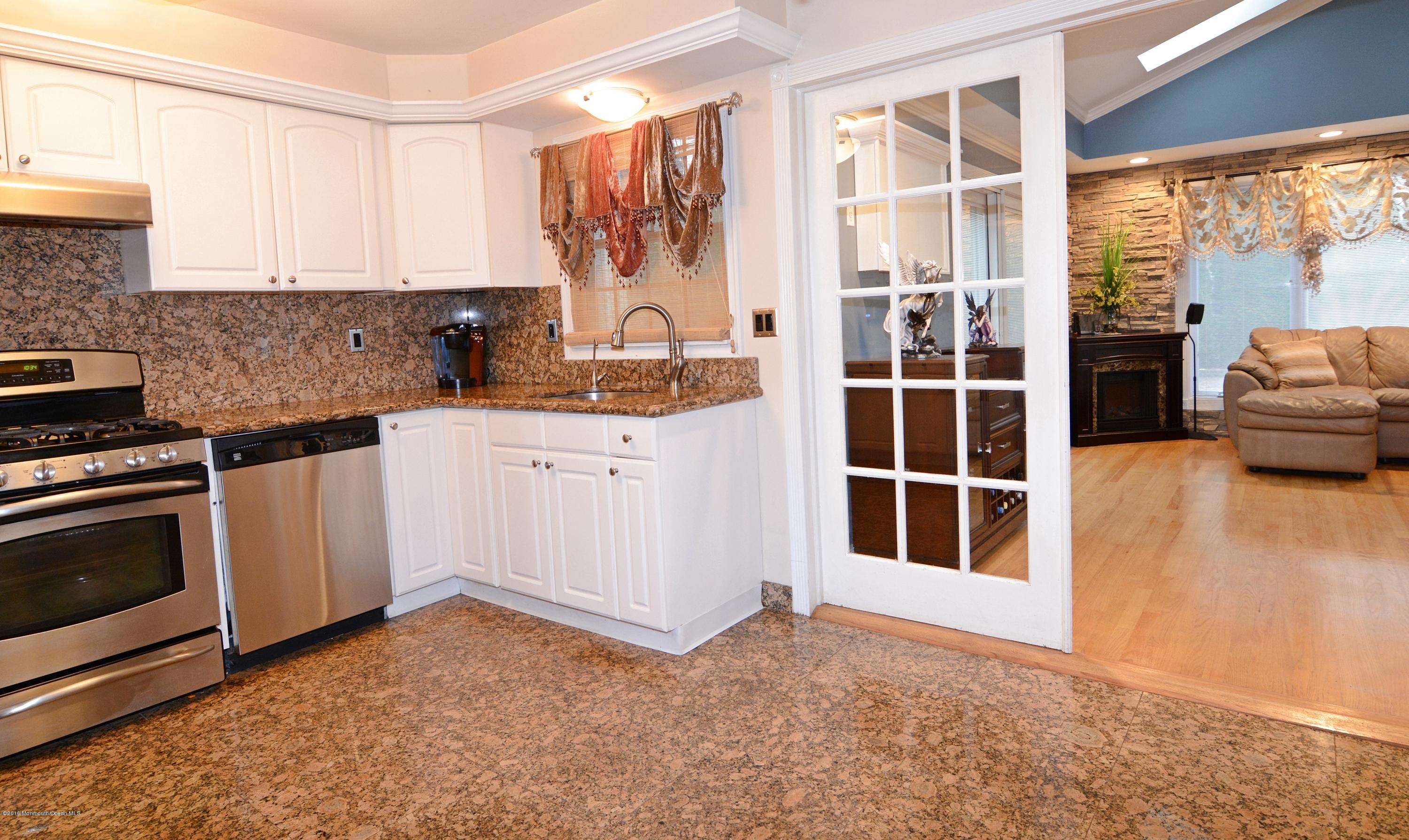 14 Georgia Avenue Middletown, NJ 07758 - Photo 11 of 38 Kitc 4