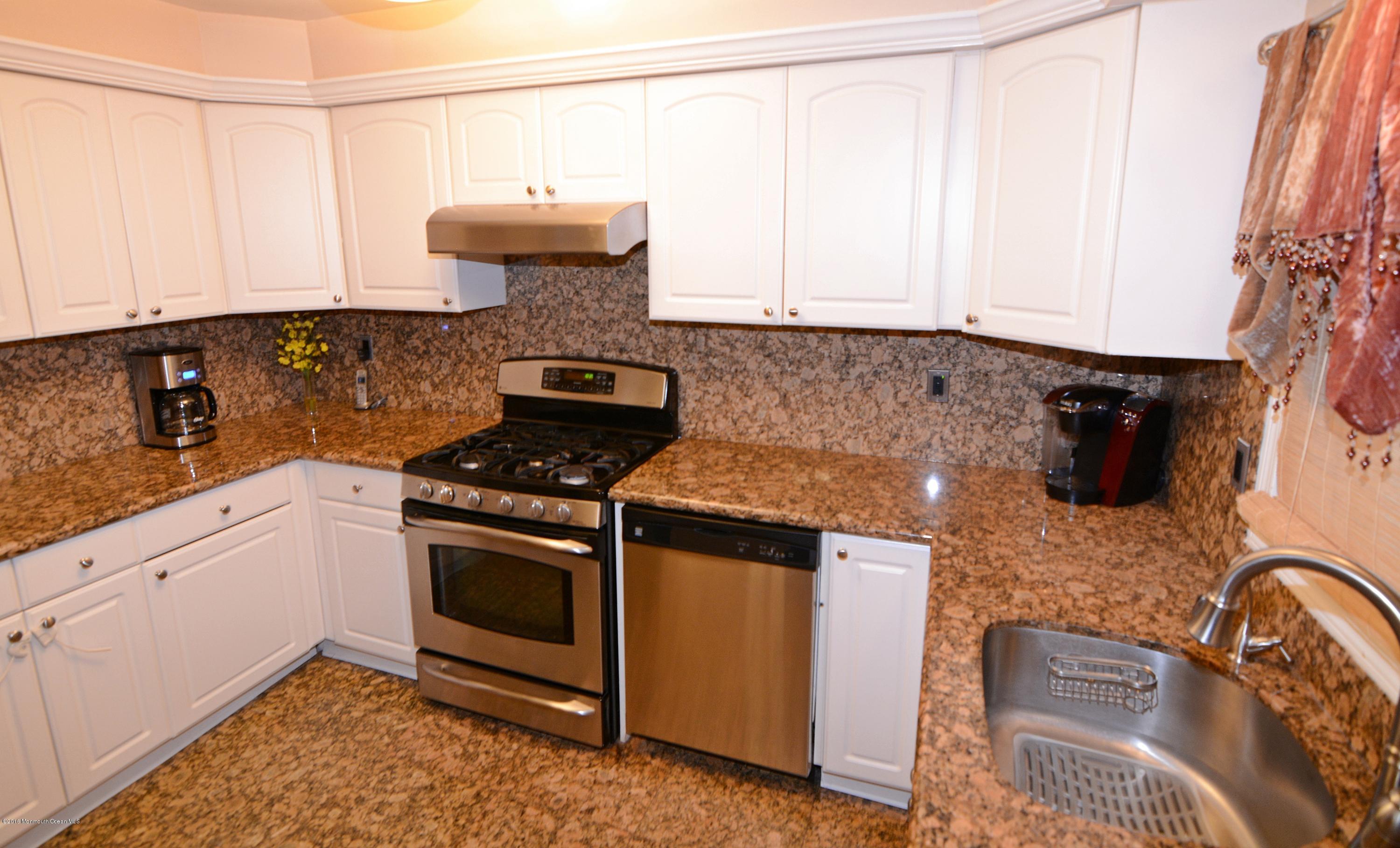 14 Georgia Avenue Middletown, NJ 07758 - Photo 12 of 38 Kitc 6