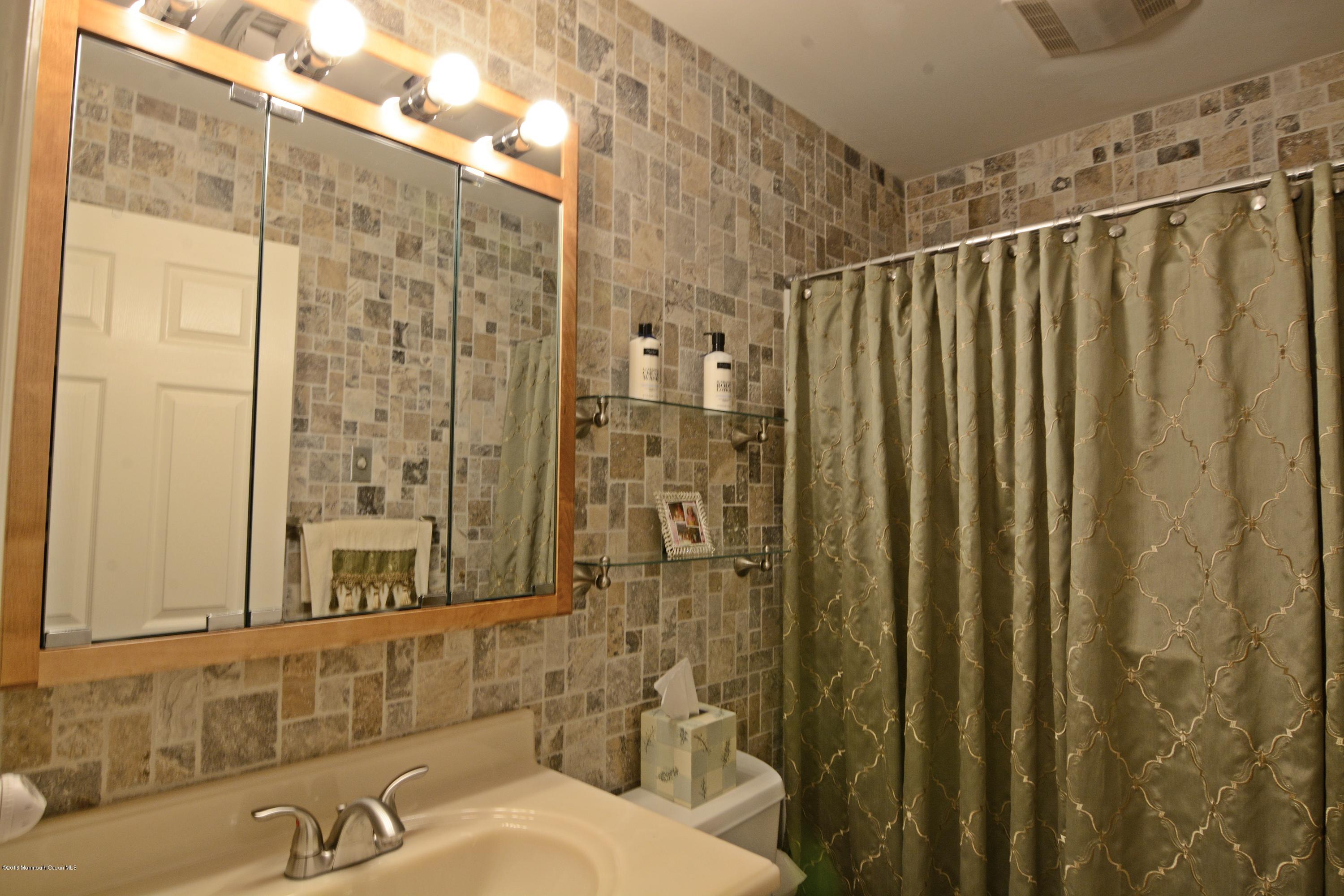 14 Georgia Avenue Middletown, NJ 07758 - Photo 28 of 38 ba1