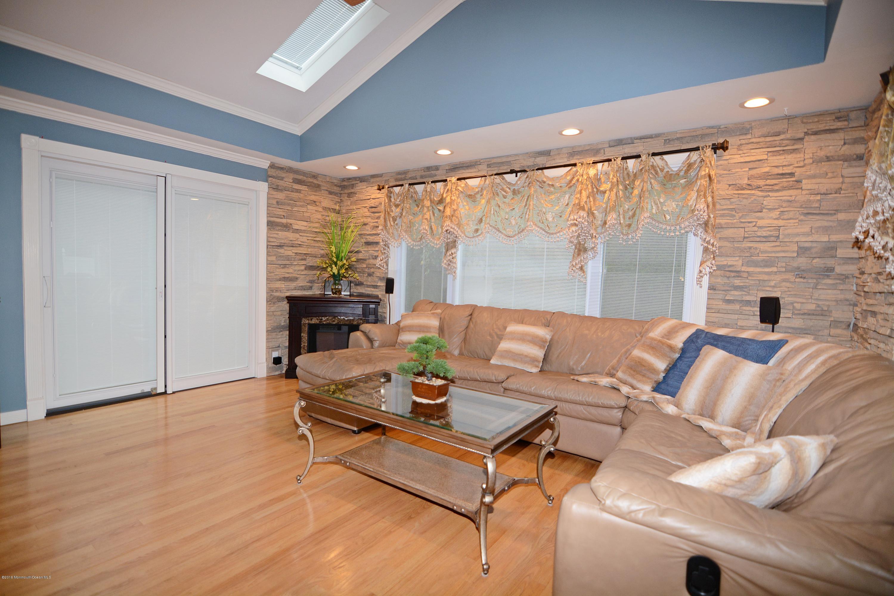 14 Georgia Avenue Middletown, NJ 07758 - Photo 6 of 38 Liv 3