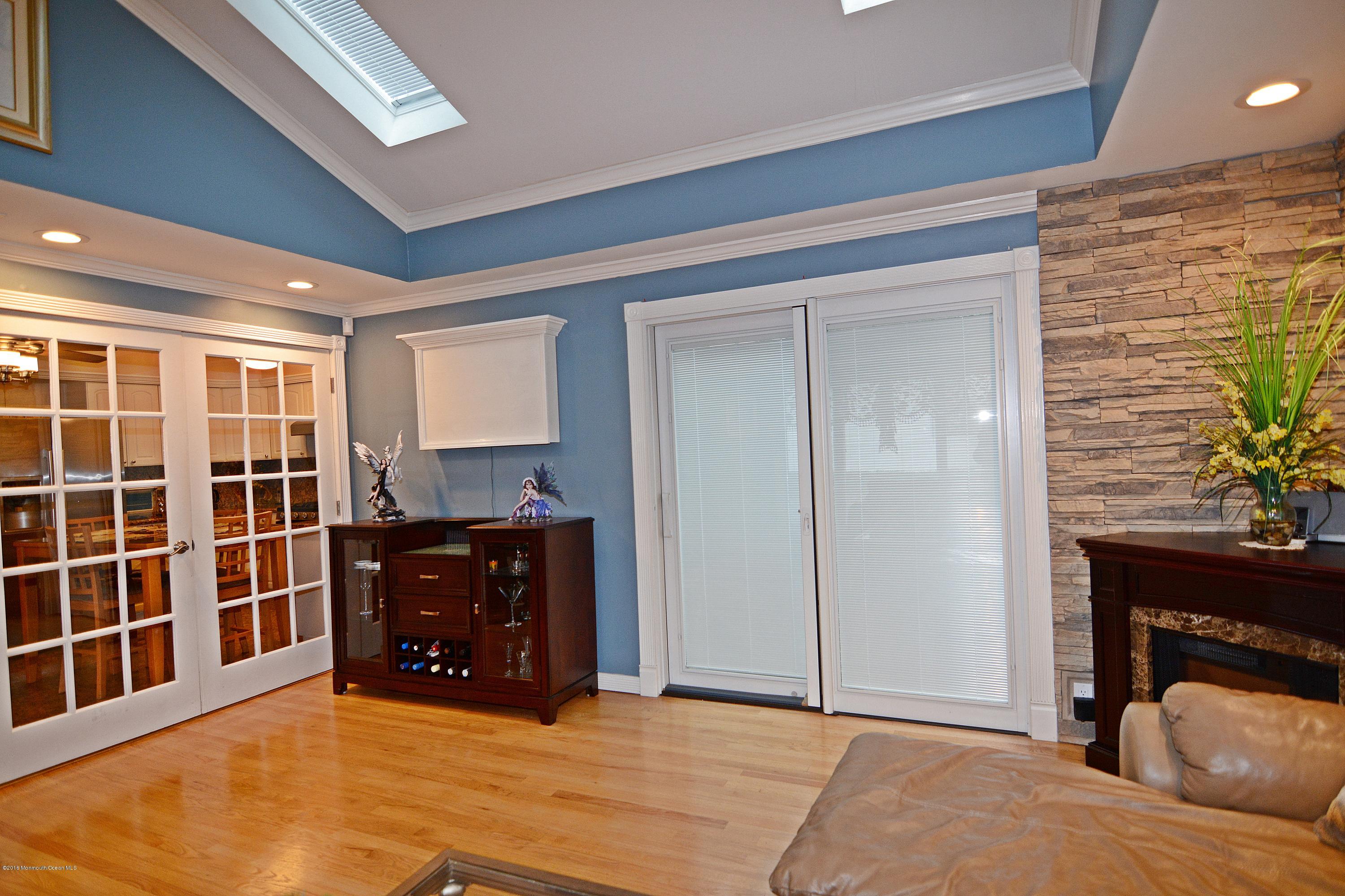 14 Georgia Avenue Middletown, NJ 07758 - Photo 8 of 38 Liv 9
