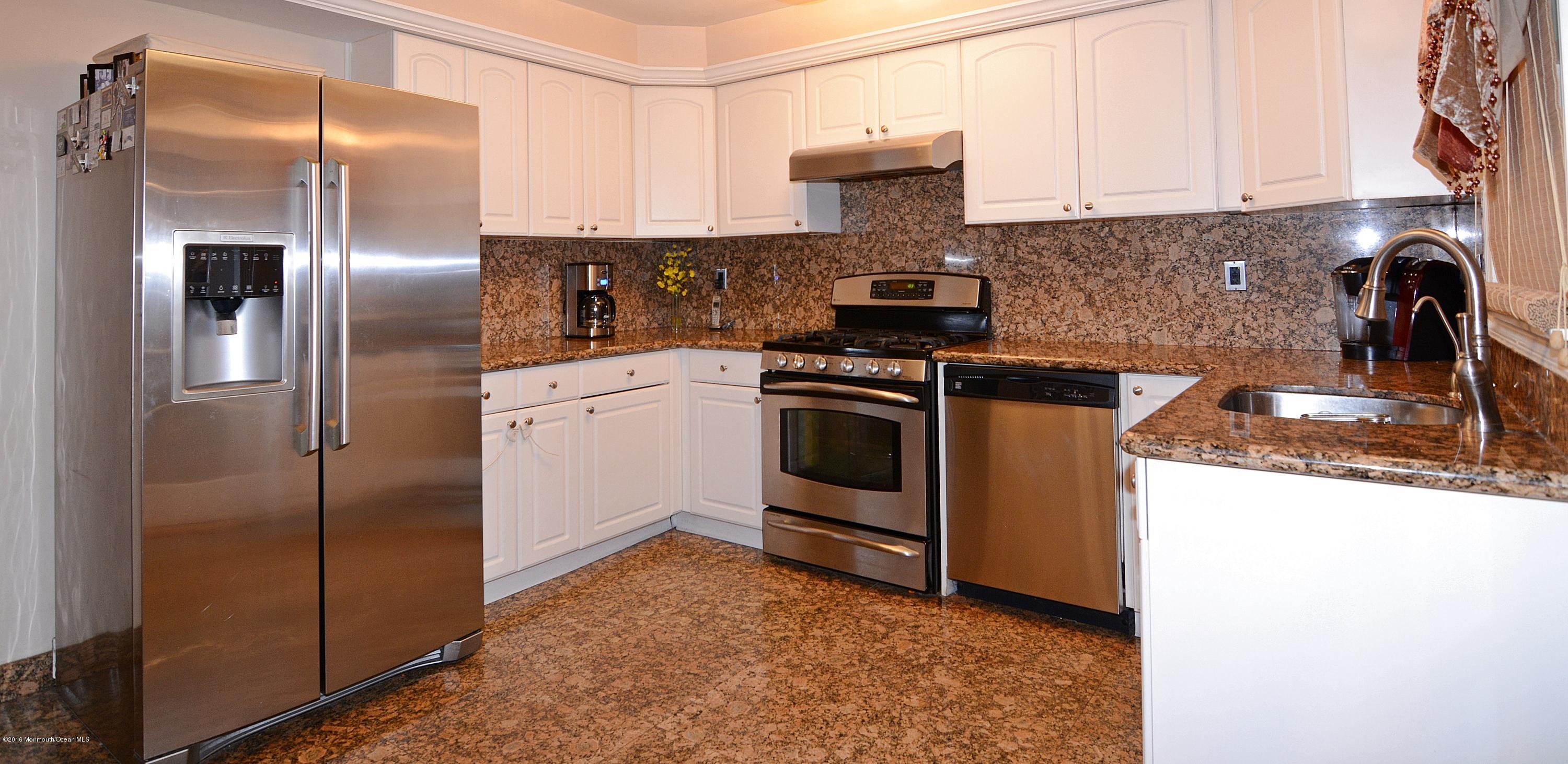 14 Georgia Avenue Middletown, NJ 07758 - Photo 9 of 38 Kitc 1