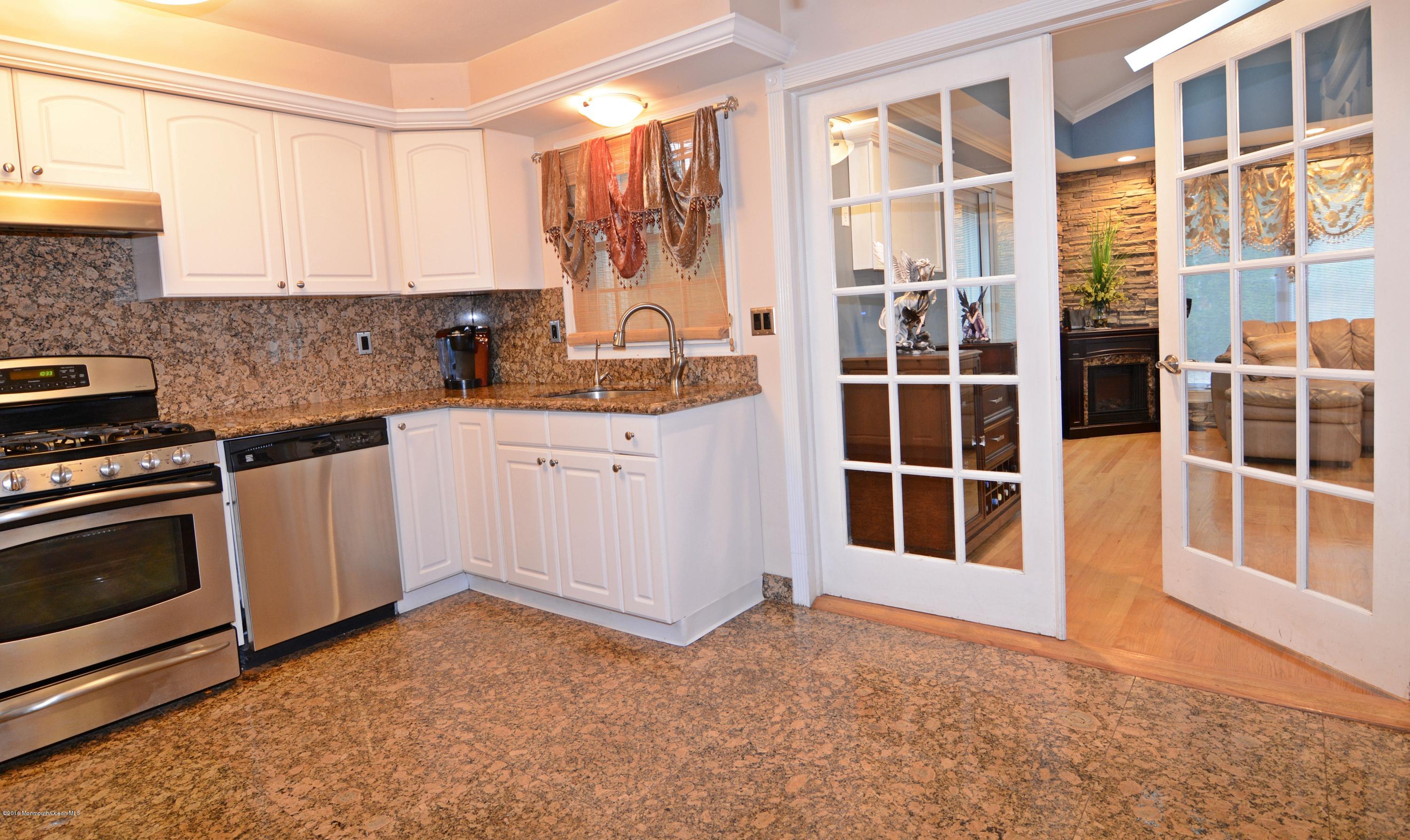 14 Georgia Avenue Middletown, NJ 07758 - Photo 10 of 38 Kitc 3