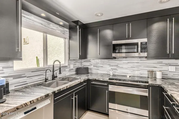 $3,050 | 4225 North 21st Street, Unit 19, Phoenix, AZ 85016