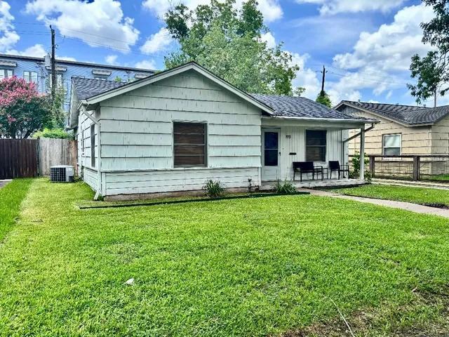$2,000 | 1911 Tabor Street, Houston, TX 77009