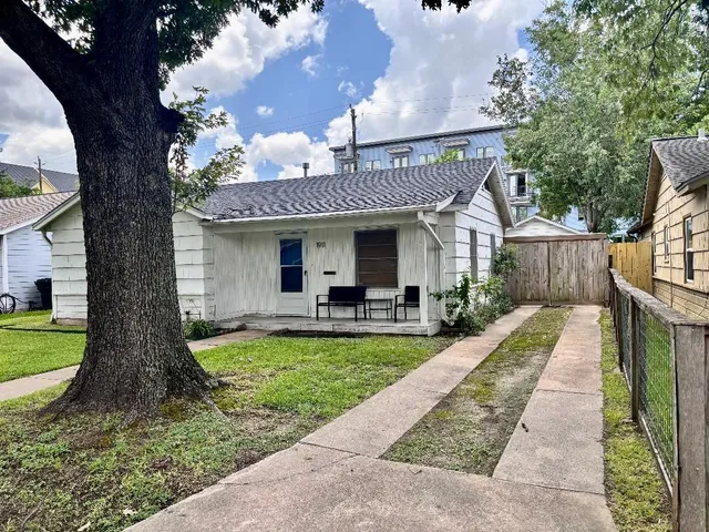 $2,000 | 1911 Tabor Street, Houston, TX 77009
