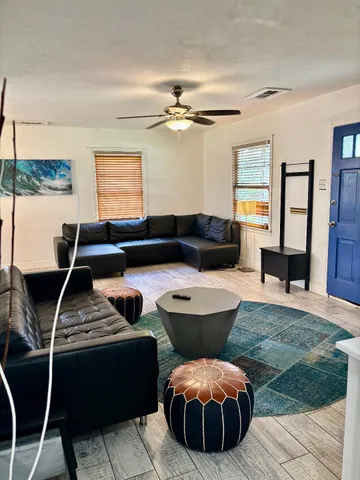 $2,000 | 1911 Tabor Street, Houston, TX 77009