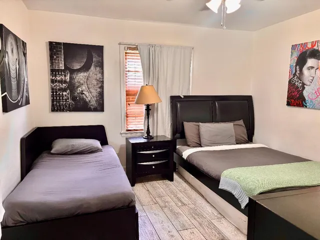 $2,000 | 1911 Tabor Street, Houston, TX 77009