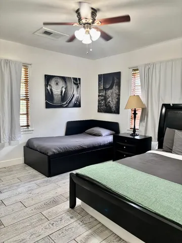 $2,000 | 1911 Tabor Street, Houston, TX 77009