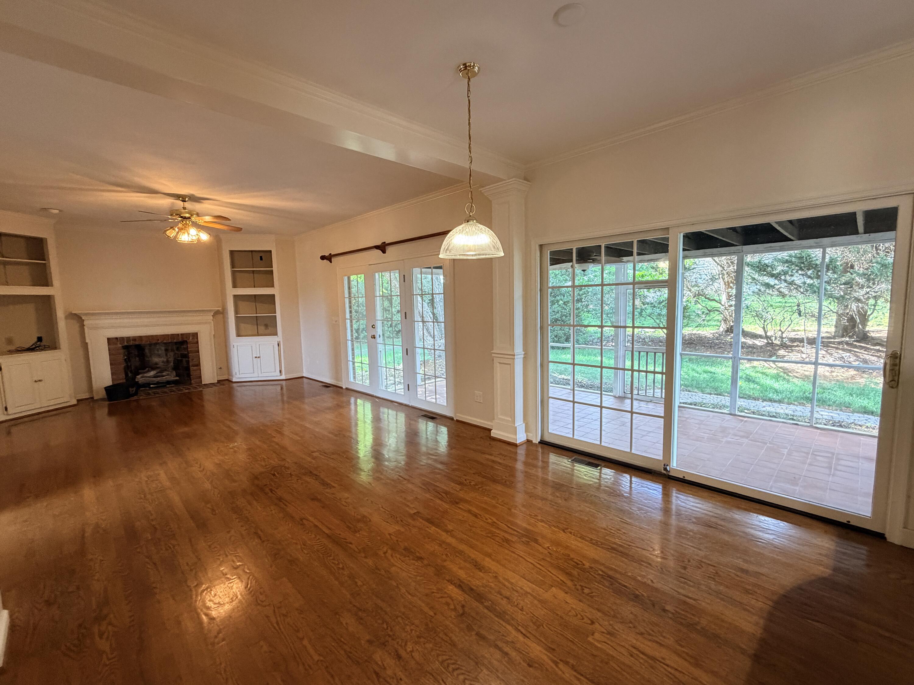 1840 Mountain View Road Vinton, VA 24179 - Photo 7 of 29 20260710_210319227_iOS